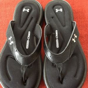 New but no tags girls Under Armour Sandal 2 yr